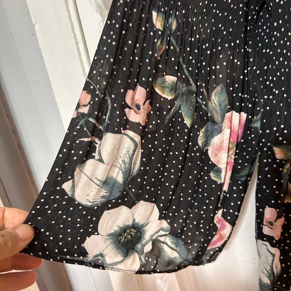 Ricki's Black and Pink Floral Blouse with stretch- nice bell sleeves / neckline - Picture 8 of 8